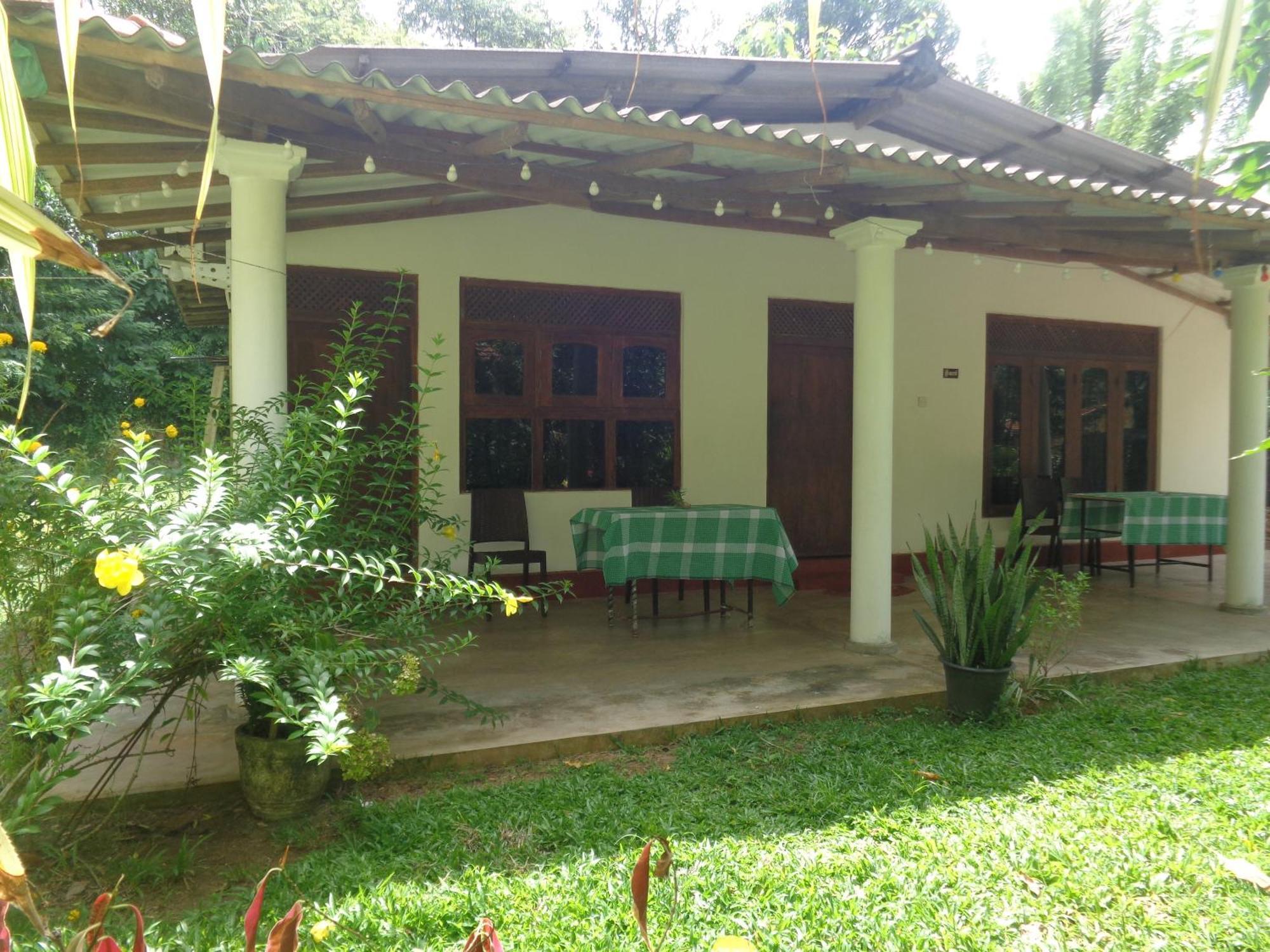 Green Valley Home Stay Talpe Esterno foto
